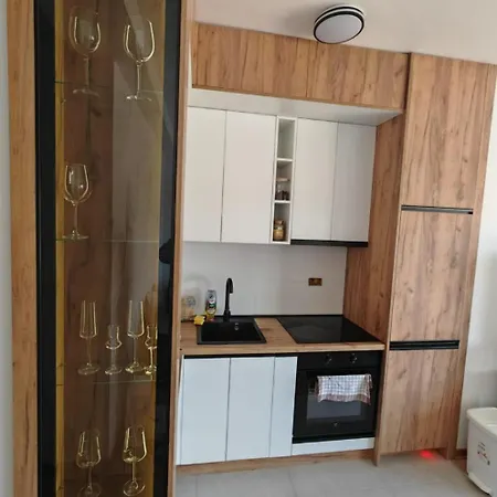 Airport Sunset アパート