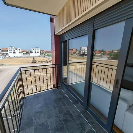 Airport Sunset アパート Ledine